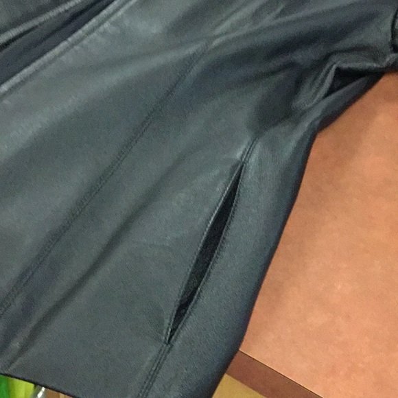 Leather jacket - Picture 5 of 6